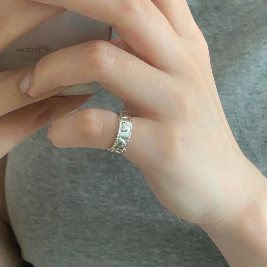 Anello Minimalista a Cuore in Argento Sterling S925 con Fascia Lucida e Design Geometrico