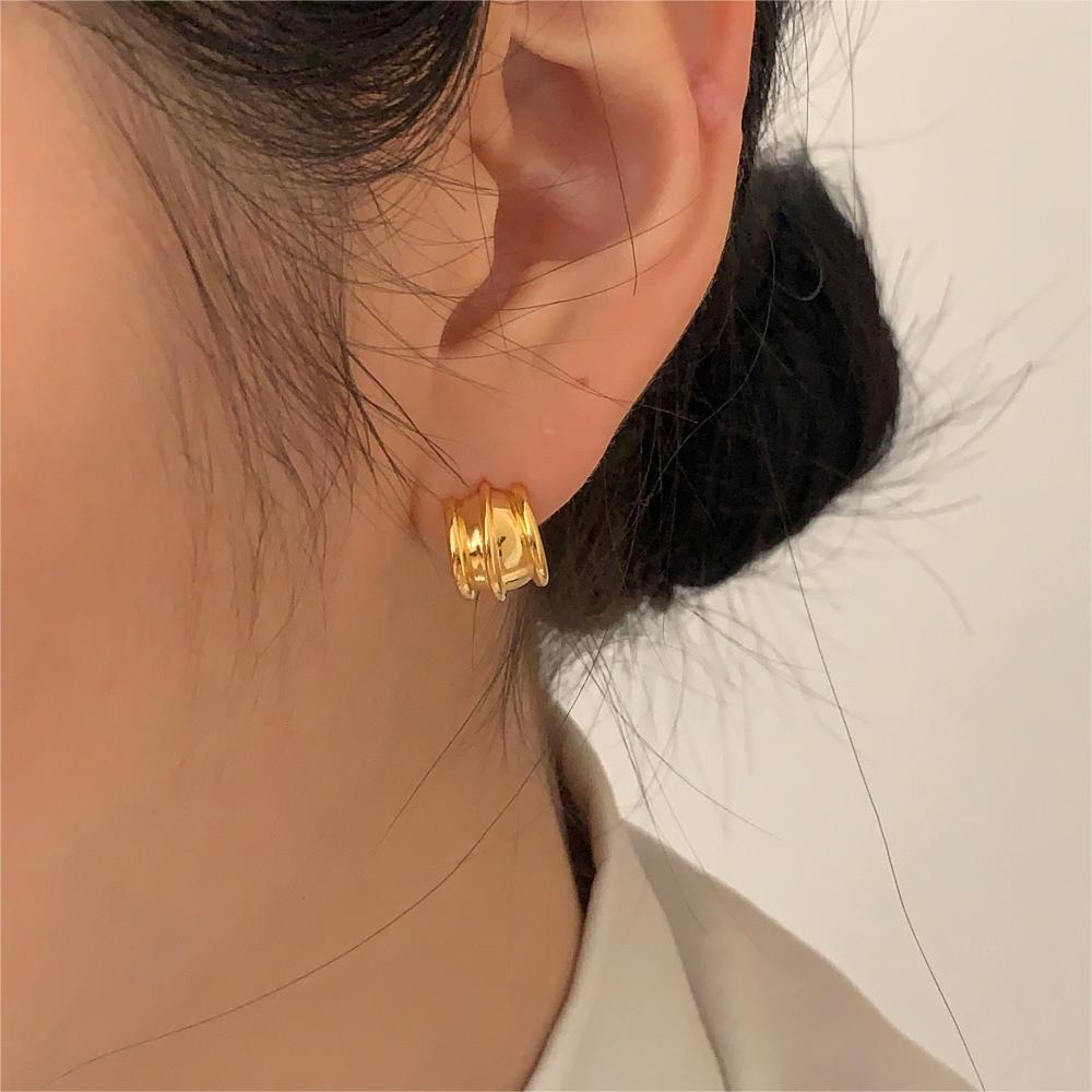 Minimalist Curved Ear Studs in 925 Sterling Silver with Asymmetrical Dual-Ring Design