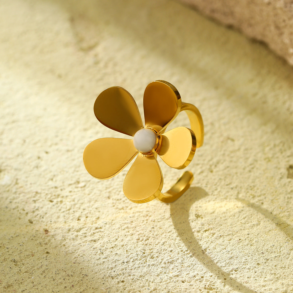 Anello da donna in acciaio inossidabile placcato oro 18 carati con fiore e petali e pietra naturale, stile Fashion OL