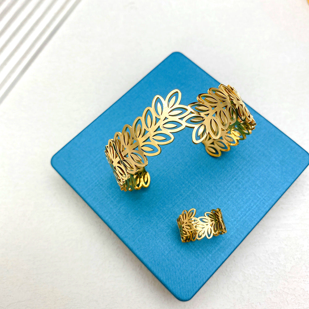 Elegant Wheat Sheaf Shaped Bracelet for Women in Titanium Steel with Mesh Texture and Irregular Pattern