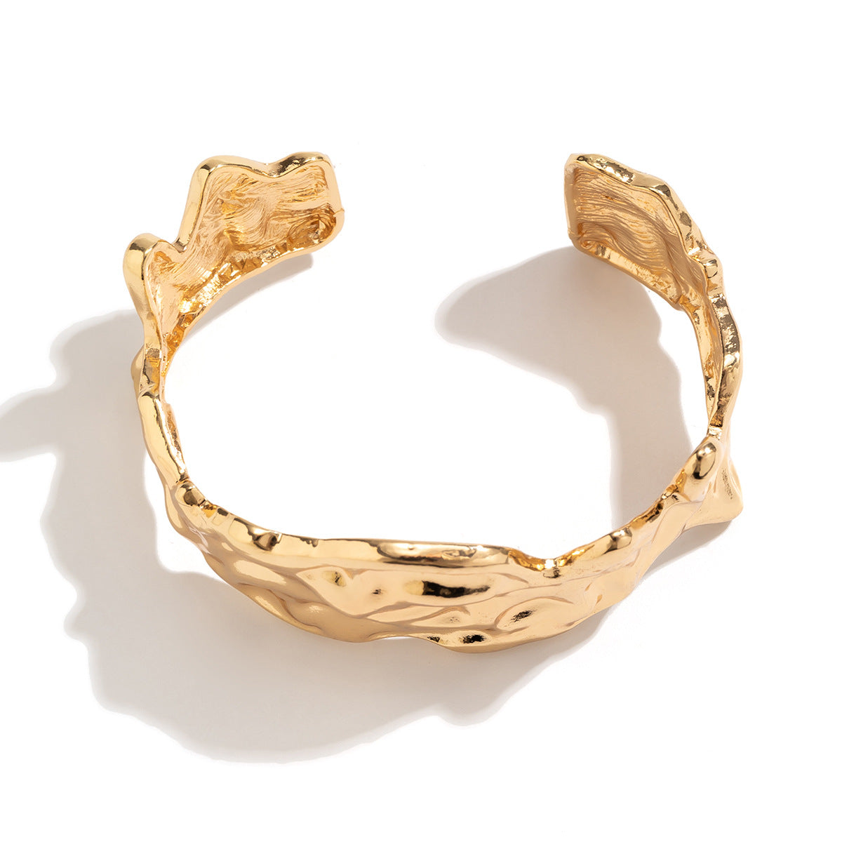 Irregular Geometric Lava Metal Choker Necklace for Women with Liquid-Wrinkle Texture and Handmade Chain