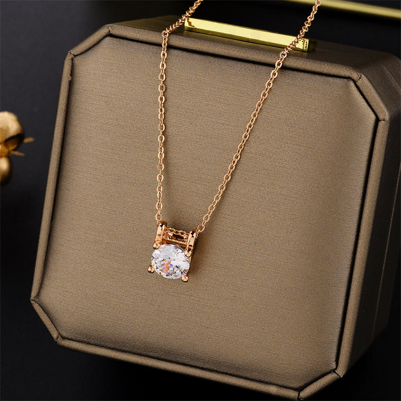 Collana con Pendente Minimalista da Donna in Acciaio al Titanio Placcato Oro Rosa, con Forma Geometrica e Dettaglio Lettera, Stile Catena Snake