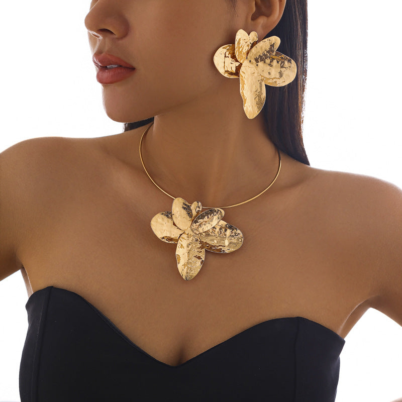 Minimalist Elegant Floral Alloy Plated Choker Necklace for Women
