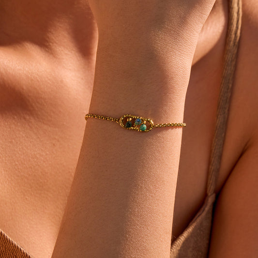 Pulsera Minimalista Geométrica de Acero Inoxidable con Incrustaciones de Piedras Naturales y Baño de Oro de 18K para Mujer