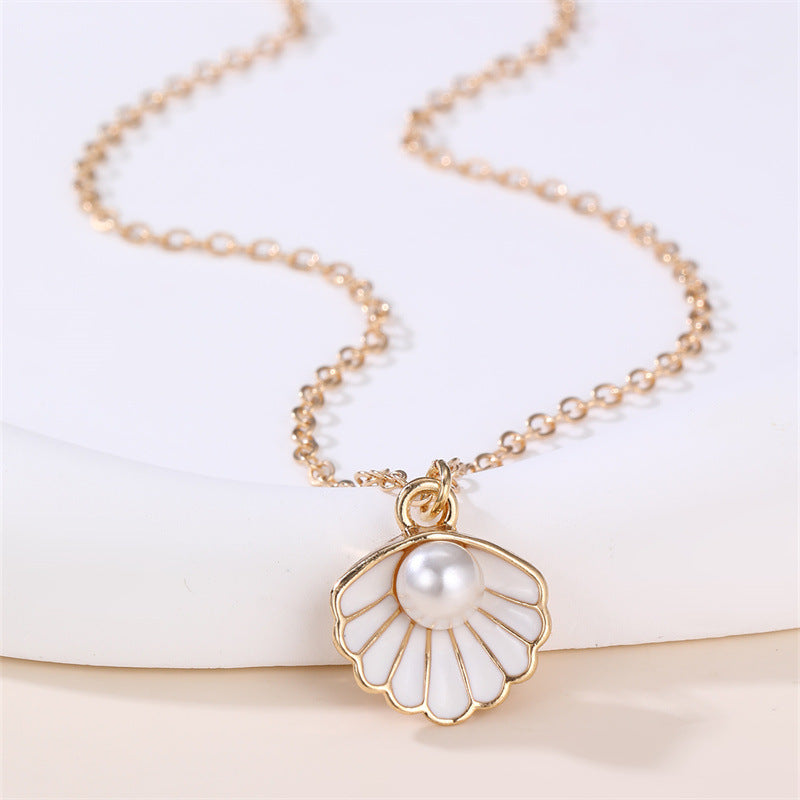 Dulce Collar con Colgante de Mariposa y Lazo Fresco para Niñas con Dije de Concha con Perlas de Aleación y Acabado Esmaltado Artesanal