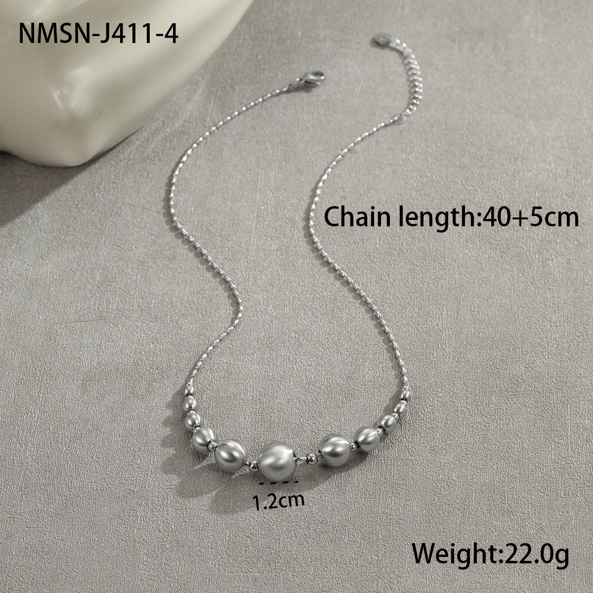 Collana da donna alla moda con perline a occhio di gatto in acciaio al titanio spazzolato con pendente geometrico placcato in oro 18 carati e delicata catena clavicolare