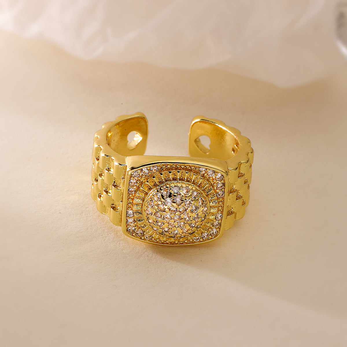 Anello Minimalista Geometrico Regolabile in Rame con Placcatura in Oro 18K e Accenti di Zirconi per Donna