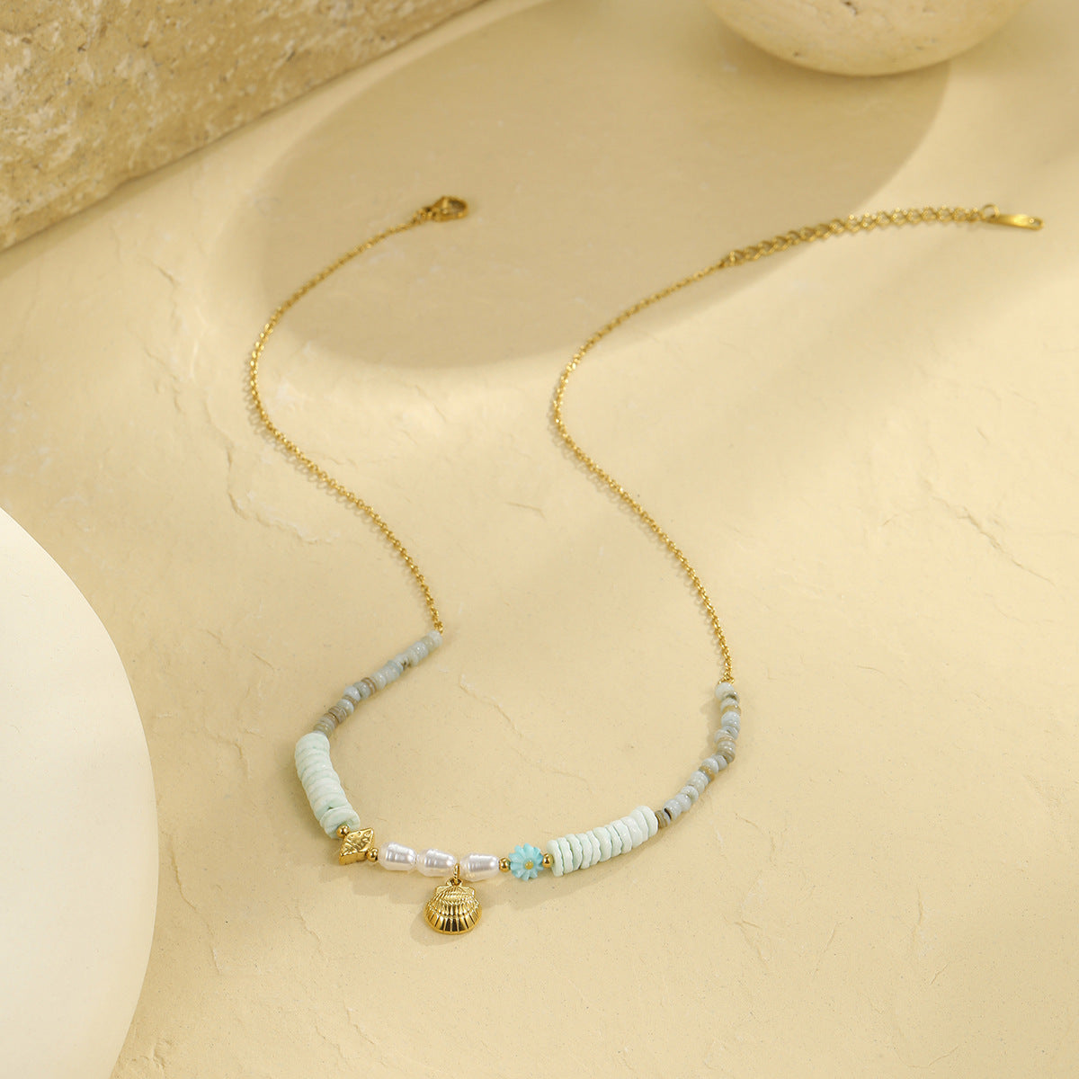 Collana da donna in acciaio inossidabile con placcatura in oro 18 carati a forma geometrica e texture a conchiglia, stile Fashion OL