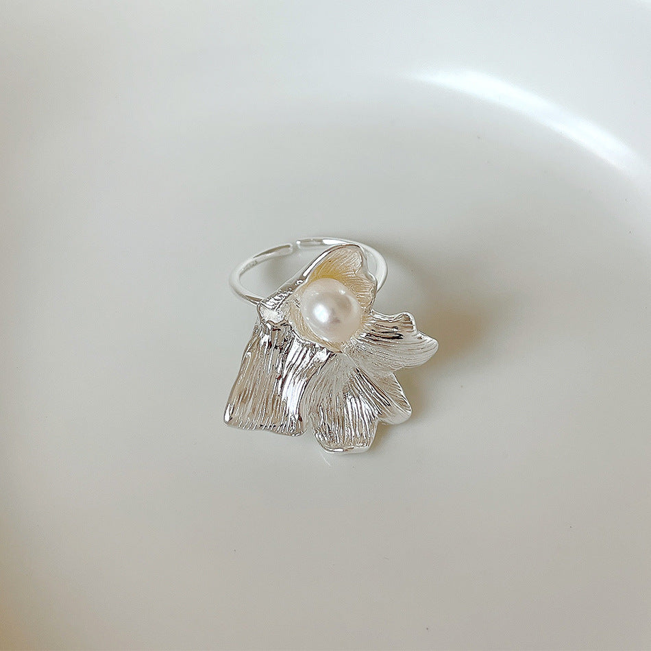 Anillo de Plata de Ley 925 Minimalista y Elegante con Perla Incrustada Irregular Floral para Mujer
