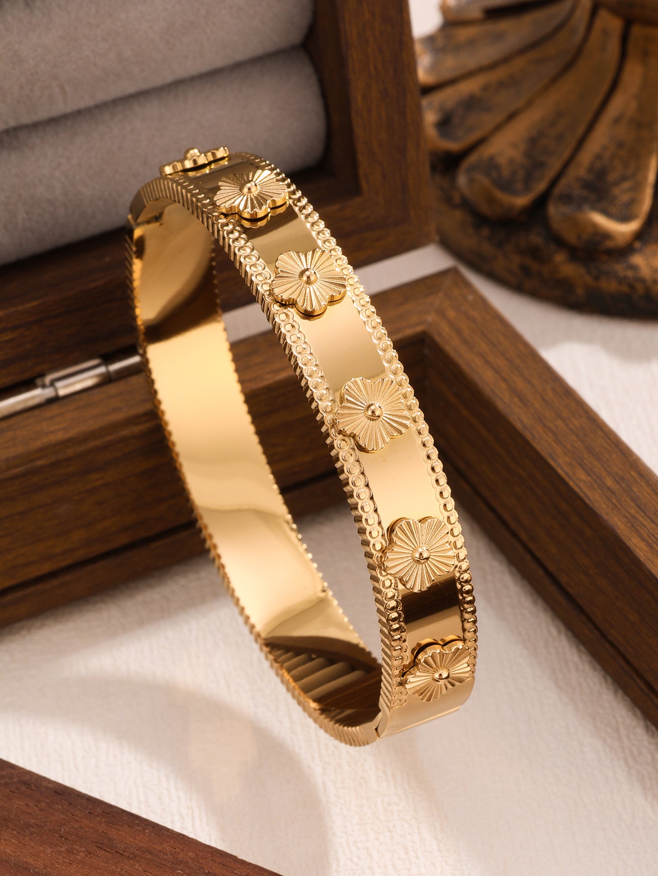 Juego de pulseras de acero inoxidable con trébol de cuatro hojas, incrustaciones de diamantes de imitación y chapado en oro al vacío de 18 quilates, estilo minimalista y a la moda