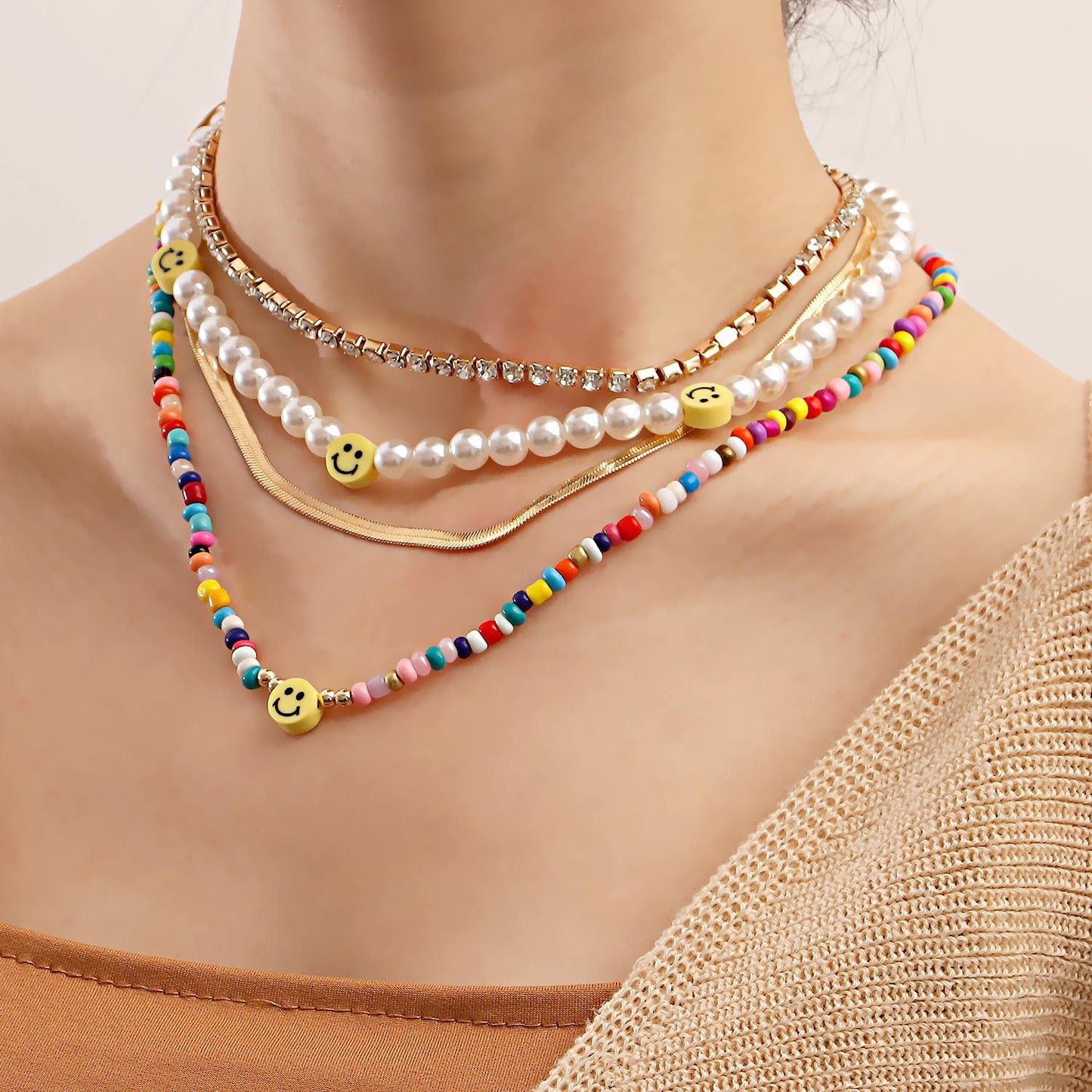 Minimalist Cold-Tone Baroque Pearl Smile Pendant Necklace for Women Alloy Chain with Rhinestone Inlay and Plated Finish