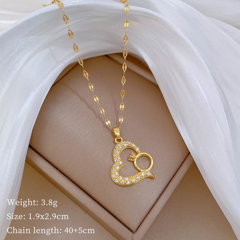 Collana con ciondolo a cuore in acciaio al titanio di lusso con intarsio completo di strass per donna, catena regolabile in acciaio al titanio, gioielli eleganti per la clavicola