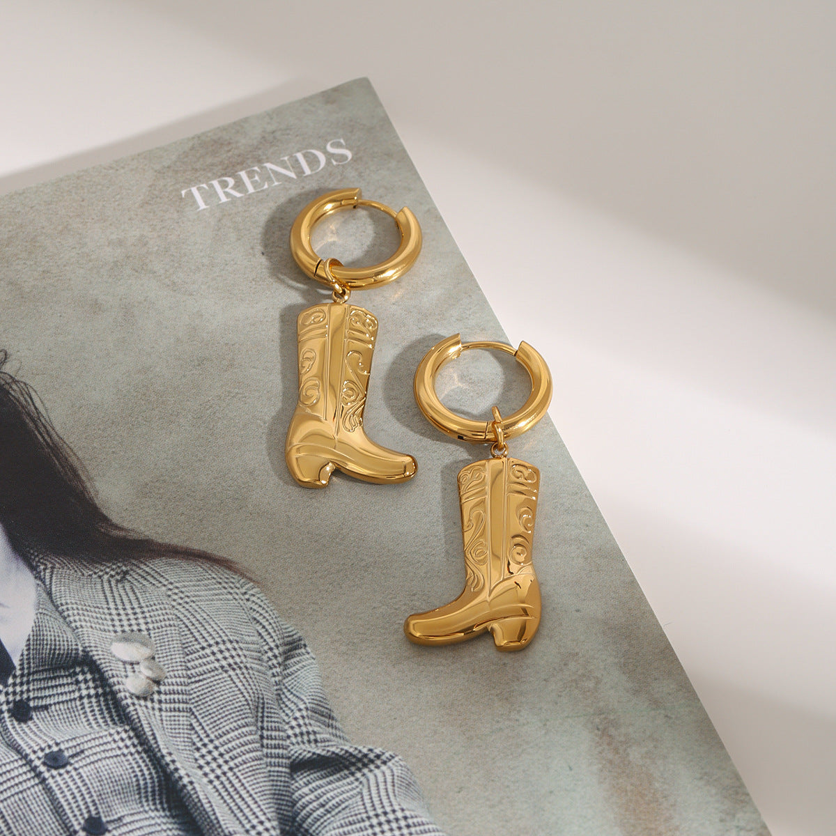 Pendientes de acero inoxidable geométricos con acabado chapado para mujer, aretes ligeros estilo lujoso