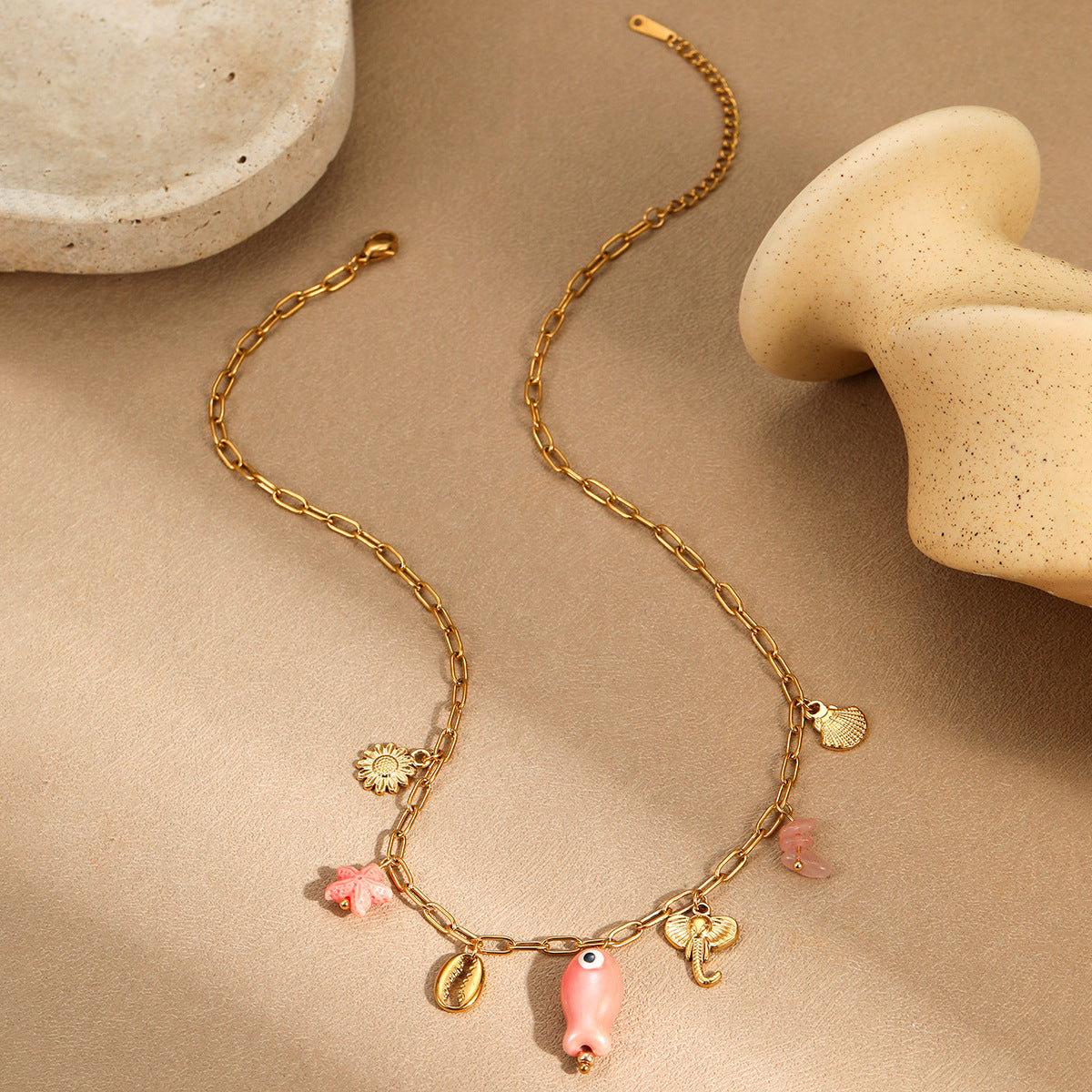Collana da donna alla moda in acciaio inossidabile a tema marino con ciondoli a forma di pesce, stella marina e conchiglia