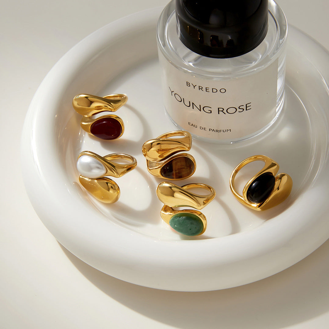 Anello geometrico in acciaio inossidabile con placcatura in oro PVD per donne Accessorio di moda di lusso minimalista