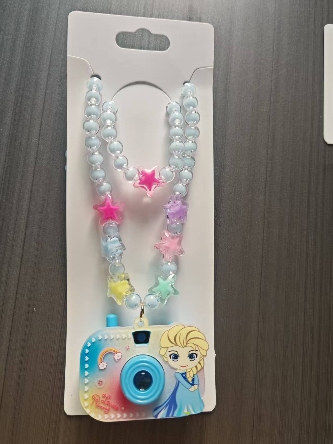 Collana con Pendente a Forma di Personaggio dei Cartoni Animati per Bambini con Fotocamera a Proiezione in Resina su Catena a Sfere, Simpatico Regalo di Compleanno per Ragazze dai 3 ai 10 Anni