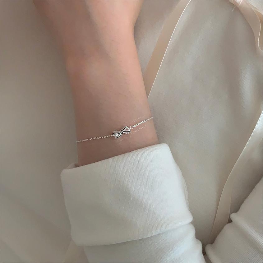 Minimalist Bow Knot Bracelet in 925 Sterling Silver with Geometric Edged Beads and Electroplated Finish