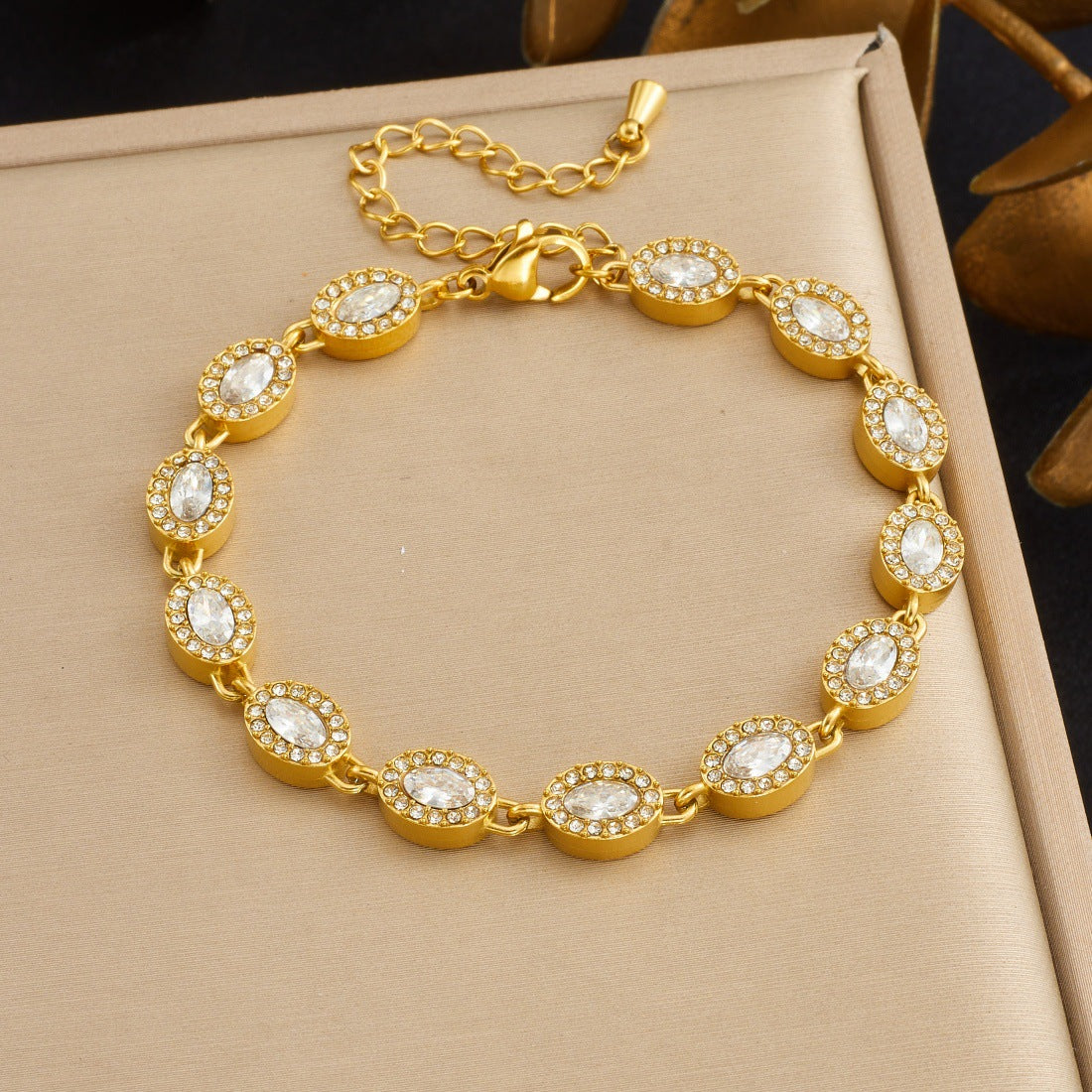 Elegant Business Gold Plated Stainless Steel Heart Geometric Cubic Zirconia Bracelet for Women