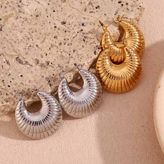 Modernos aretes de aro geométricos para mujer de acero inoxidable con baño de oro de 18 quilates y diseño hueco inspirado en cuerno