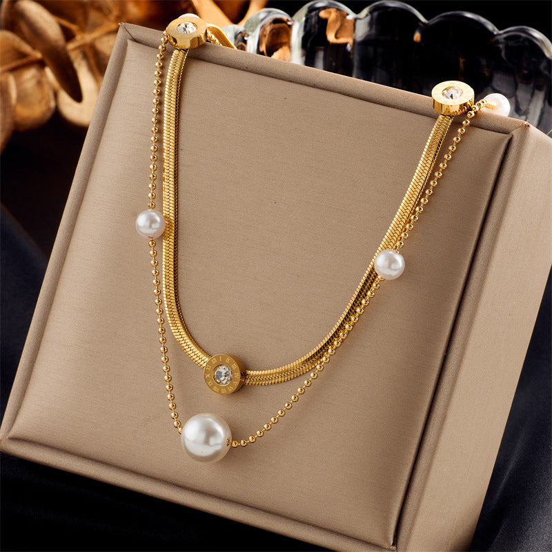 Collar de mujer estilo vintage con colgante redondo de doble capa con perlas y números romanos, detalles de diamantes de imitación, en acero de titanio y cadena de serpiente
