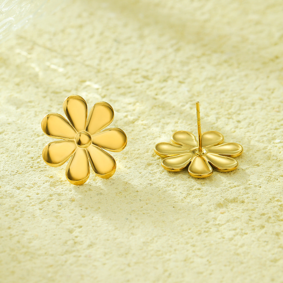 Orecchini a margherita minimalisti in acciaio inossidabile placcato oro 18K da donna