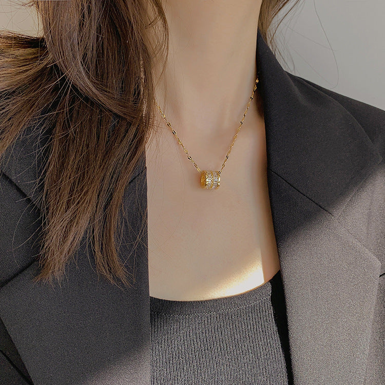 Luxury Minimalist Lip-Shaped Titanium Steel Necklace with Plated Finish for Women, Adjustable Clavicle Chain Featuring Circular Pendant Design
