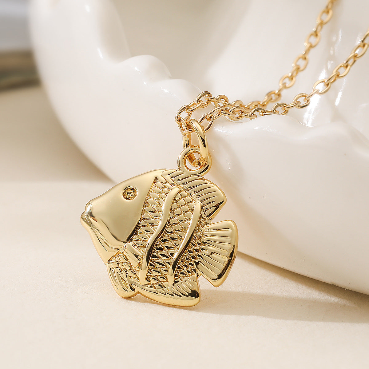 Minimalist 18K Gold Plated Brass Geometric Shell Starfish Pendant Necklace for Women