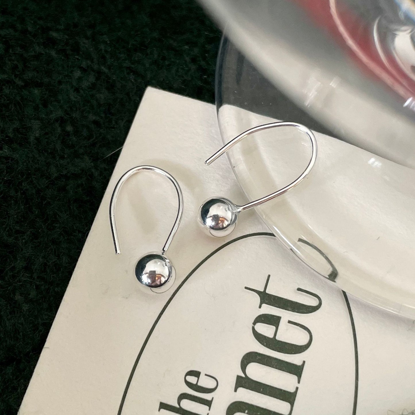 Pendientes de botón minimalistas con forma de estrella de plata de ley 925 con acabado artesanal y patrón de puntos geométricos