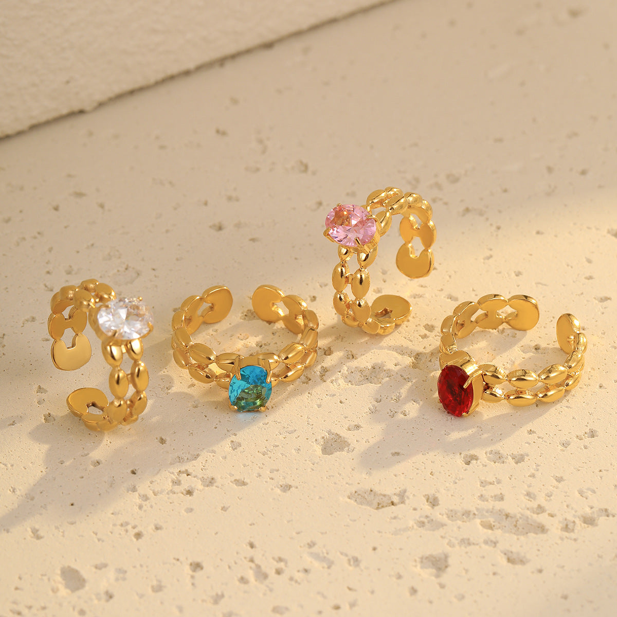 Anillo de acero inoxidable con circonita geométrica de lujo ligero y baño de oro de 18 quilates para mujer