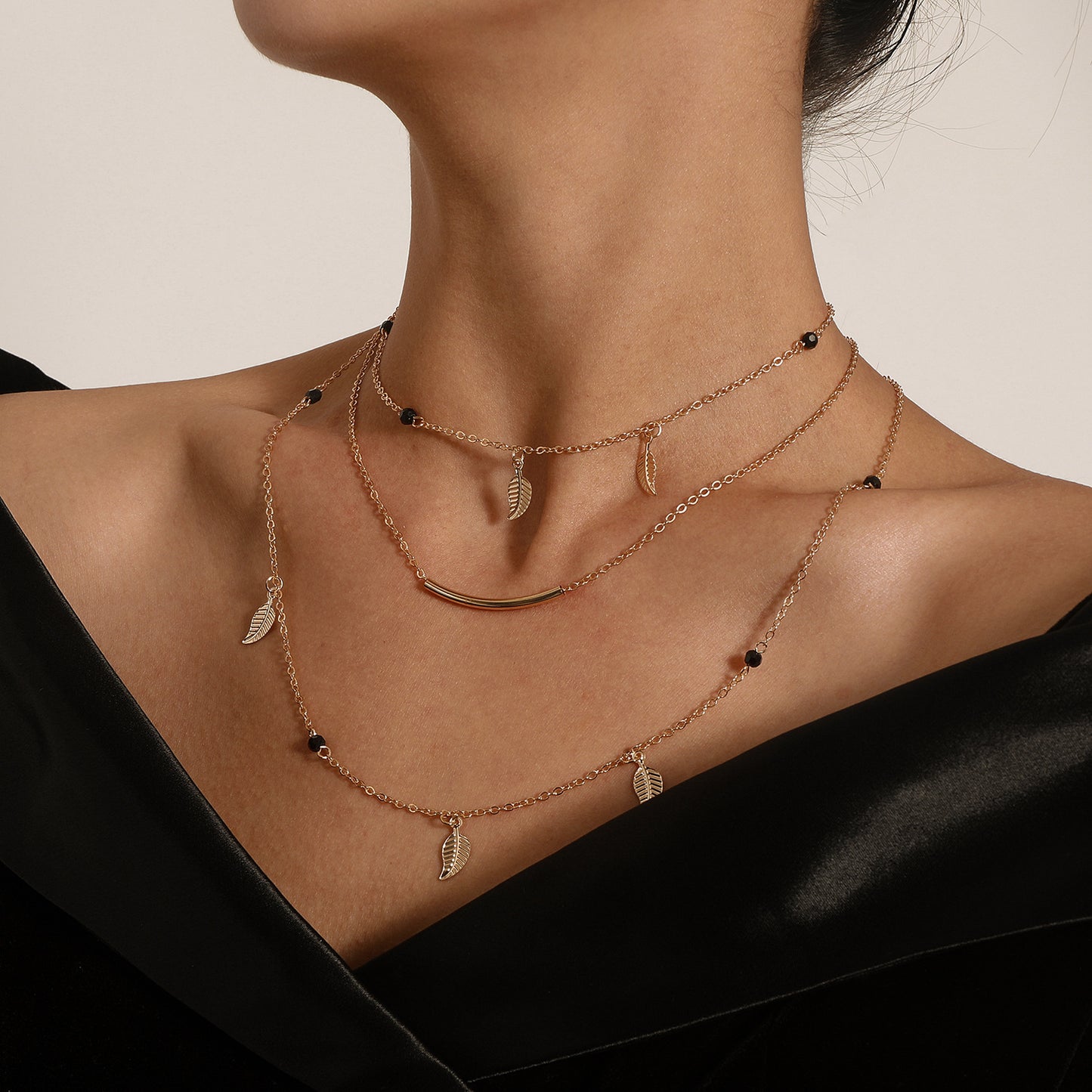 Minimalist Vintage Leaf Pendant Necklace for Women Alloy with Plating Finish Snake Chain Style