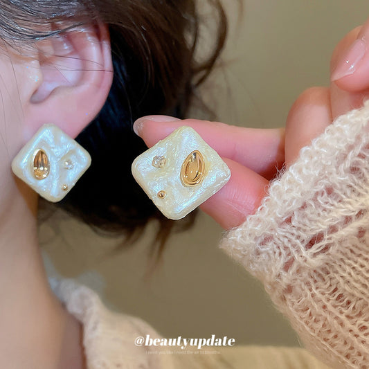 Pendientes Minimalistas Modernos con Perlas en Forma de Rombo con Incrustaciones de Diamantes en Postes de Acero Inoxidable para Mujer