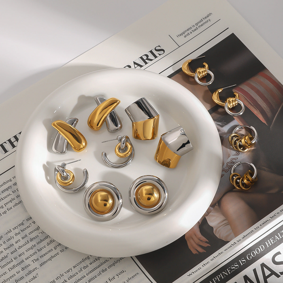 Set di anello, orecchini a lobo e bracciale regolabile placcati in acciaio inossidabile geometrico all'avanguardia con catena di perline