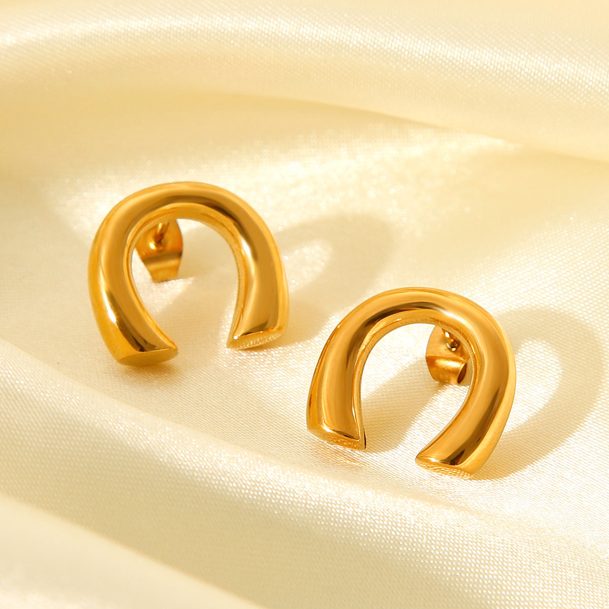 Orecchini Minimalisti in Acciaio al Titanio Geometrici con Placcatura in Oro 18K, Design a Cerchio Curvo, Gioielli da Donna alla Moda e Versatili