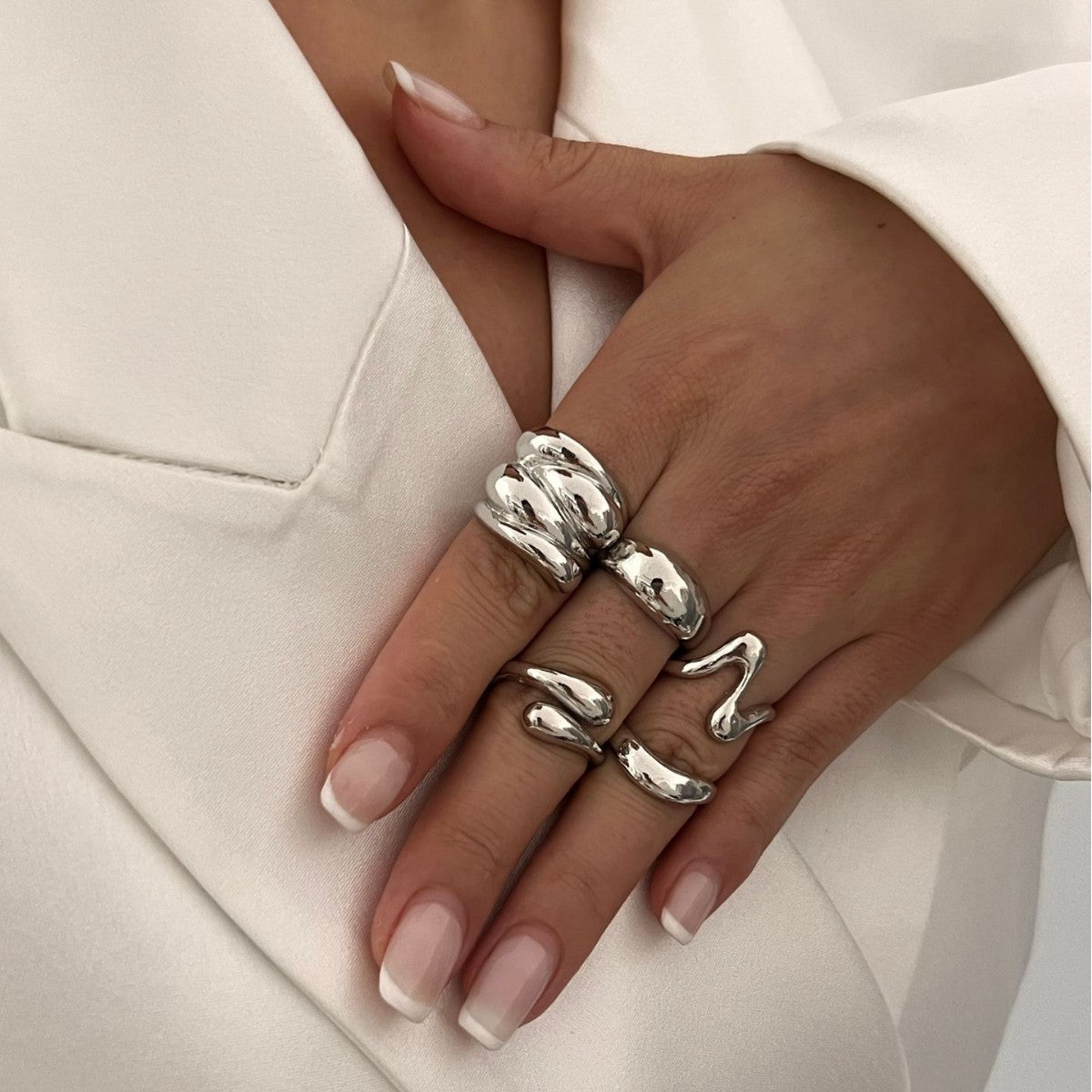 Anello Aperto Regolabile in Lega Placcata con Motivo Geometrico Liquido Lava da Donna