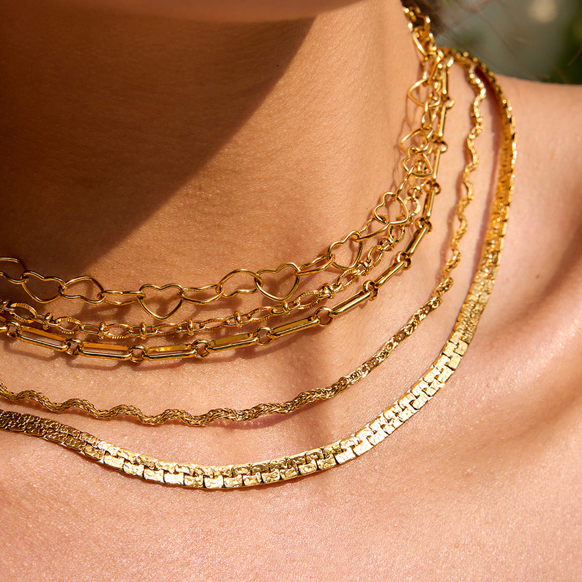 Collar Cadena de Serpiente Chapado en Acero Titanio Geométrico Minimalista para Mujer con Elegante Estilo de Guardapelo
