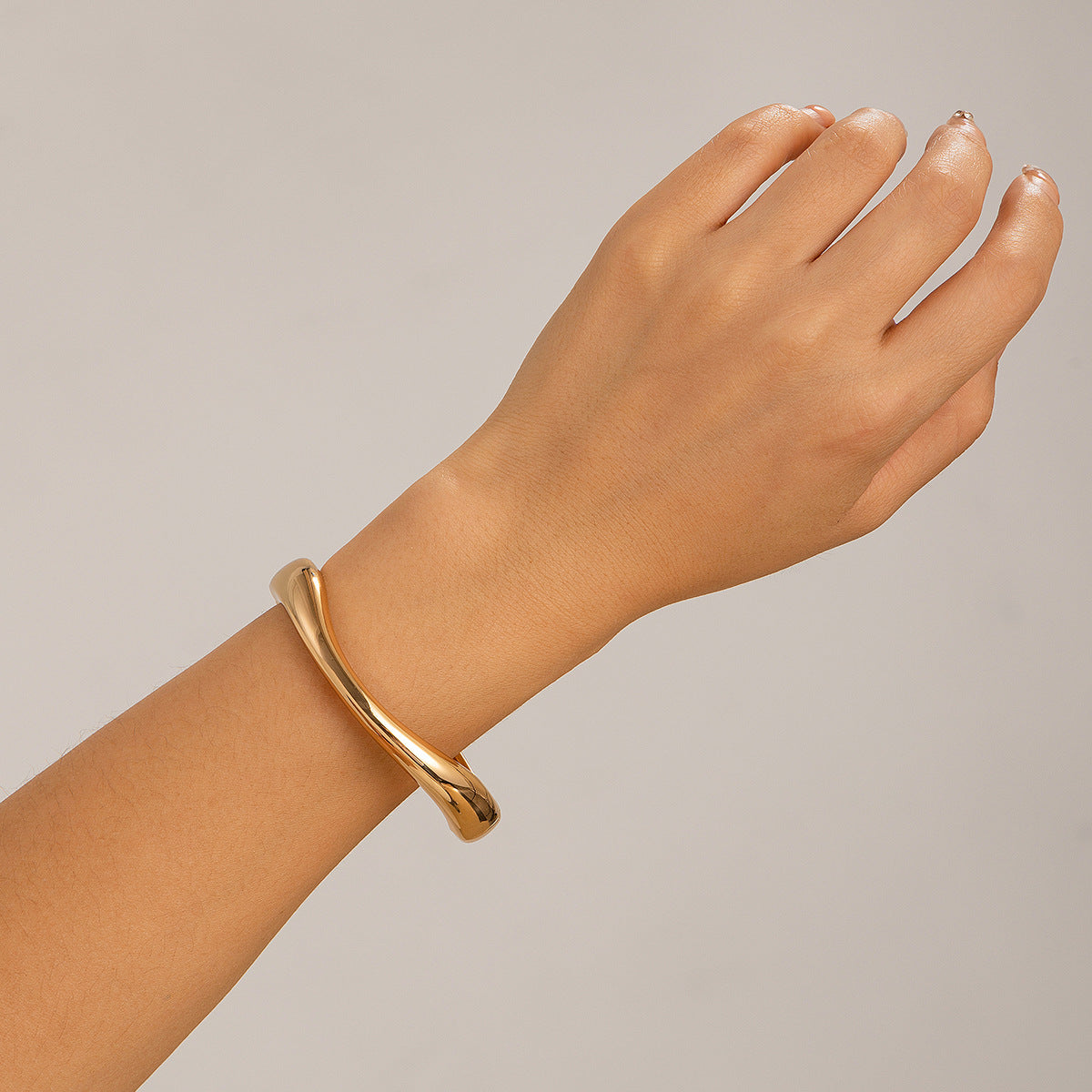 Pulsera de Aleación de Forma Irregular con Acabado Galvanizado a la Moda para Mujeres