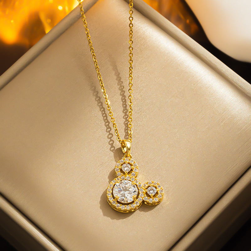 Collar con colgante de ratón geométrico minimalista para mujer, de acero de titanio con incrustaciones de diamantes de imitación y acabado chapado en cadena tipo O