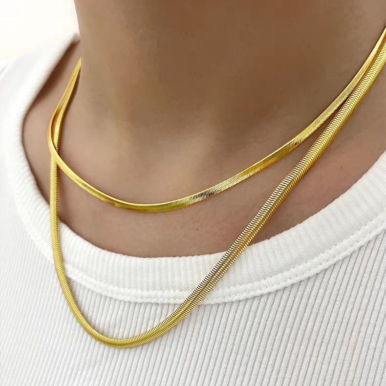 Collar minimalista unisex de cadena de serpiente chapada en acero titanio en forma de U para clavícula
