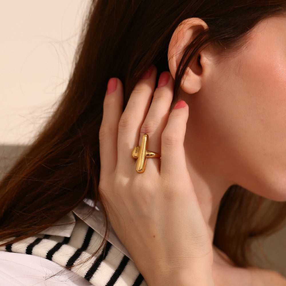 Anello da donna minimalista geometrico in acciaio inossidabile placcato oro 18 carati