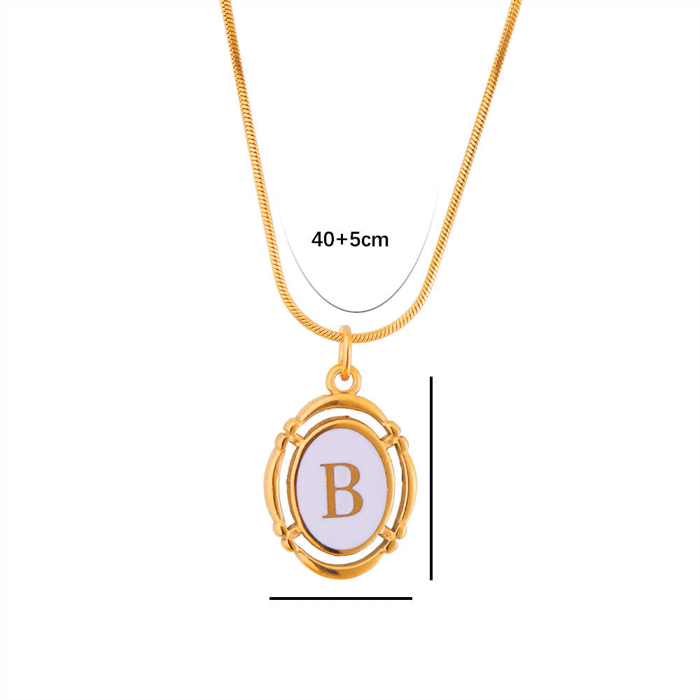 Collana con Pendente Ovale Minimalista a Forma di Lettera in Acciaio al Titanio Placcato Oro con Finitura Smaltata Unisex