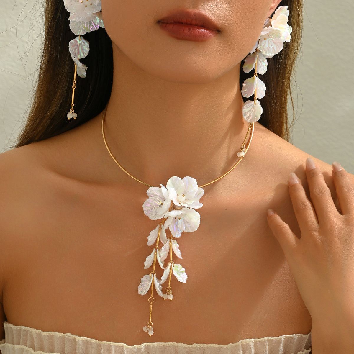 Floral Minimalist Resin Necklace and Earrings Set with Petal Design for Women