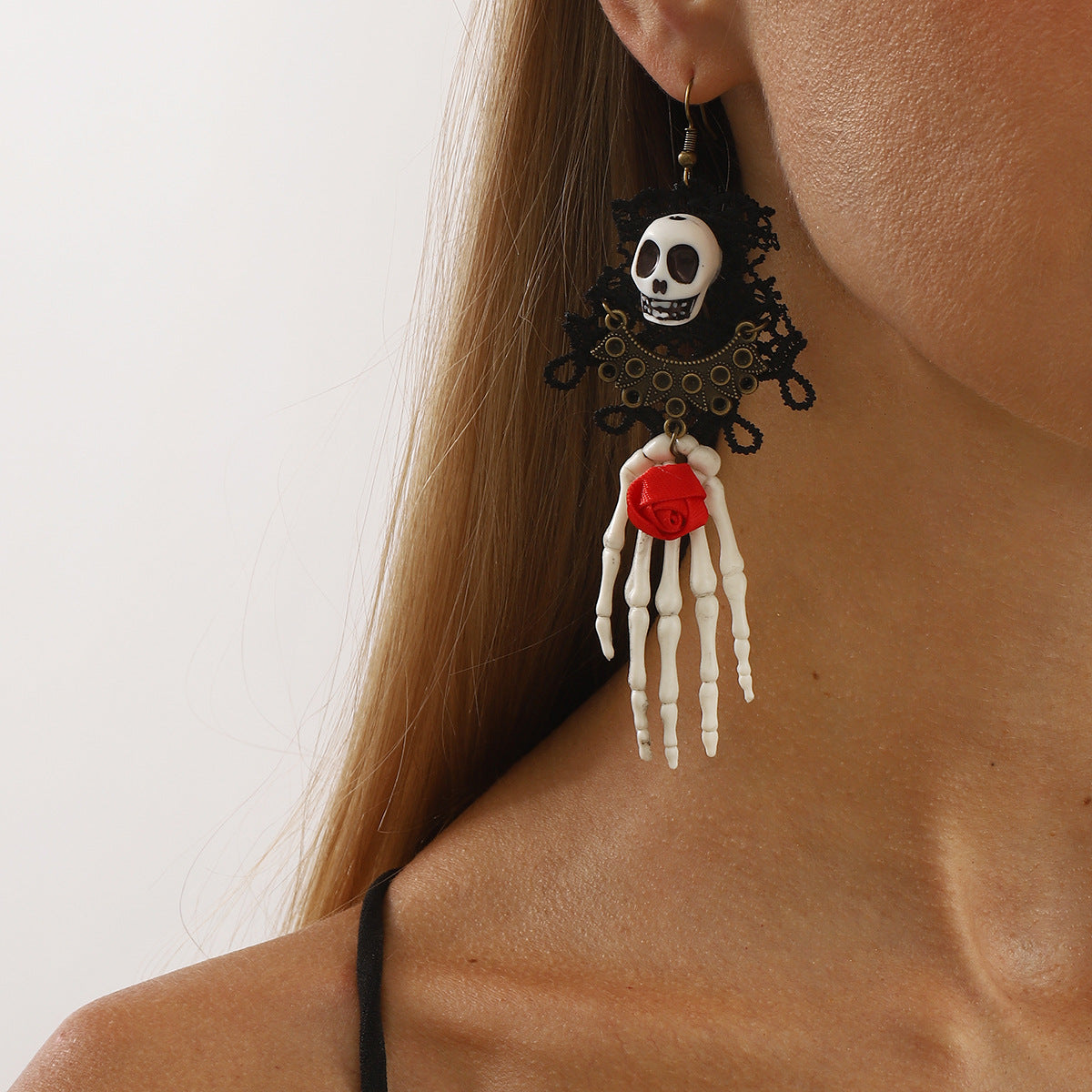 Orecchini in pizzo a forma di teschio gotico scuro di Halloween per uomo e donna, gioielli di moda per feste, placcati in lega di zinco