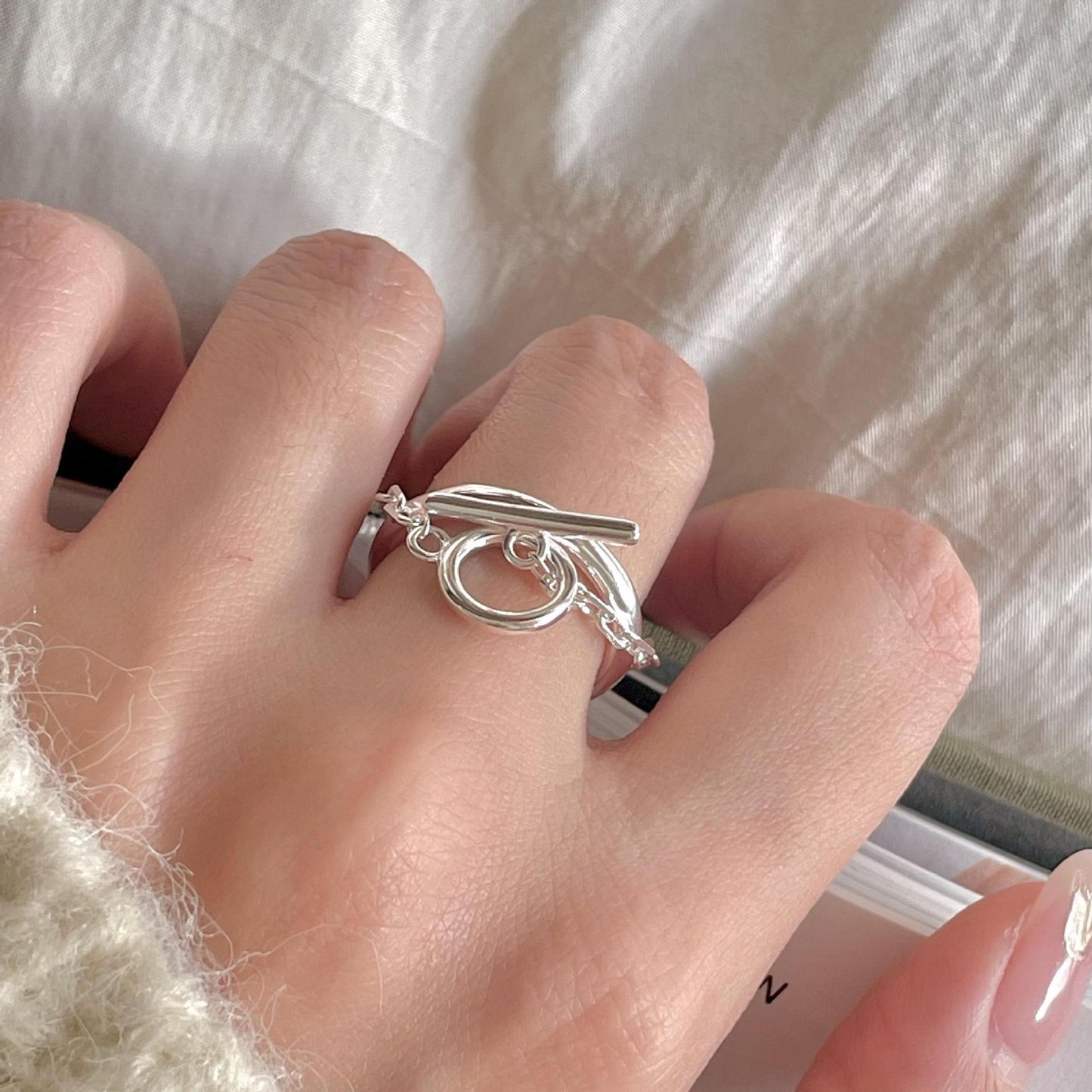 Anillo minimalista de plata de ley 925 con forma de corazón abierto para mujer con diseño dulce y fresco