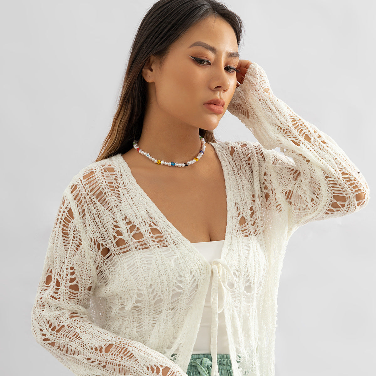 Collar con colgante rústico floral de margaritas para mujer con cuentas de resina y diseño geométrico en cadena de bolitas