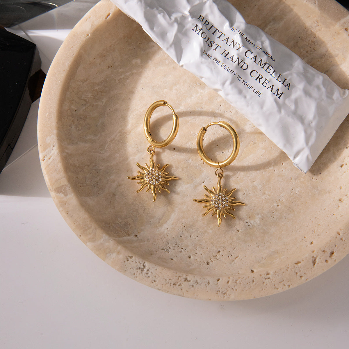 Pendientes de lujo de acero inoxidable con diseño geométrico en forma de sol con incrustaciones de diamantes de imitación bañados para mujer