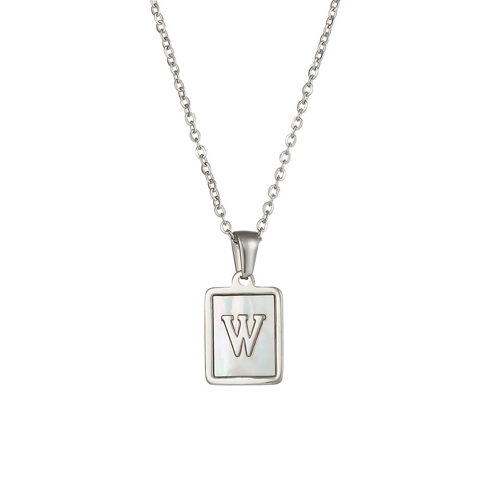 Collana con Ciondolo a Lettera Minimalista in Acciaio al Titanio per Donna con Finitura Galvanizzata e Intarsio in Madreperla Bianca Naturale
