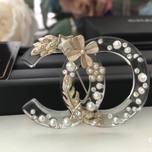 Sweet Luxury Letter Acrylic Plated Brooch for Women