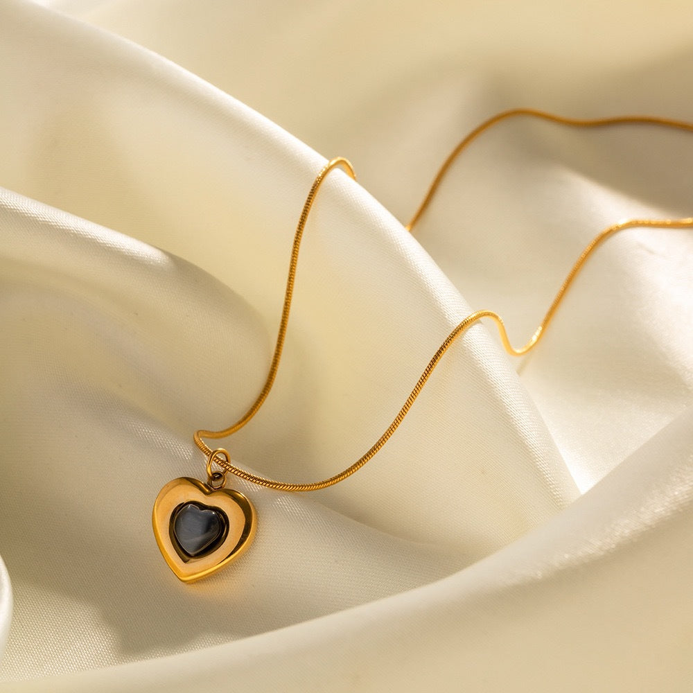 Cute Heart-Shaped Titanium Steel Necklace with 18K Gold Plating for Women and Men, Delicate Clavicle Chain with Black Heart Pendant
