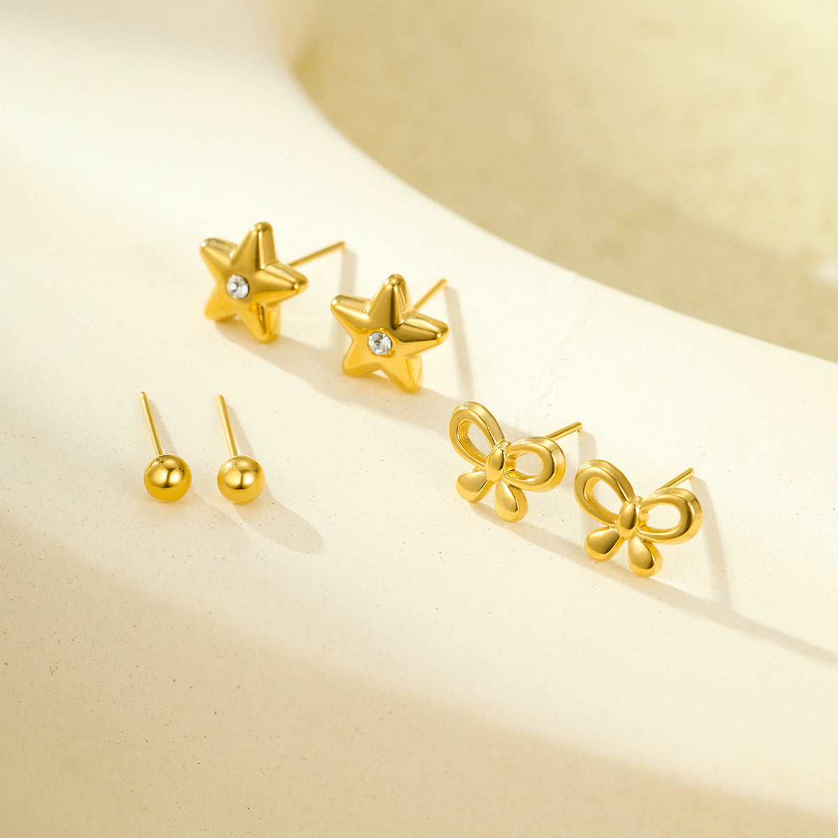Set di orecchini a lobo minimalisti in acciaio inossidabile con fiocco e stella, con intarsio in strass, da donna