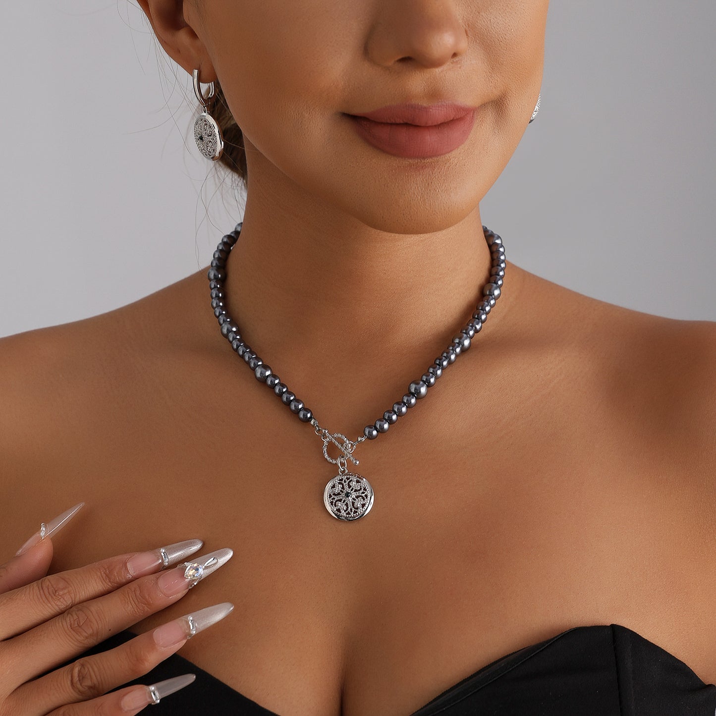 Elegant Geometric Hollow Floral Heart Alloy Plated Necklace for Women